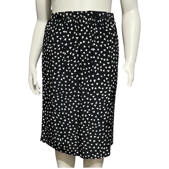 Neiman Marcus Dresses & Skirts - ⭐️Neiman Marcus 100% Silk Triangle Print Pencil Skirt Sz-8